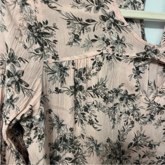 New Women's Grayson Threads Pink Gray Floral Design Crinkled Rayon Blouse Med - Picture 3 of 7